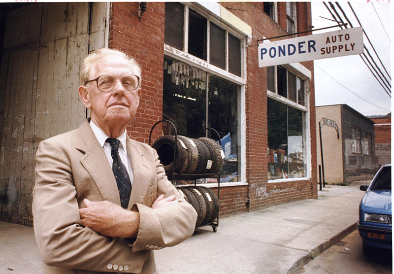 Retired Sheriff E. Y. Ponder, as shown in the Asheville Citizen-Times. (Credit: Mark I. Pinsky Papers, Southern Appalachian Archives, Mars Hill University)